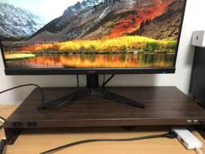 モニタースタンド